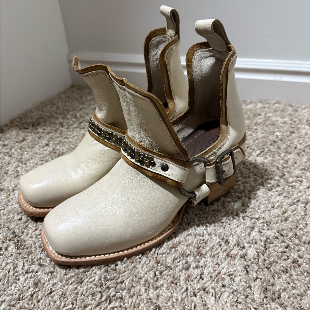 Women's Freebird Dusty series Cream Leather Ankle Boots